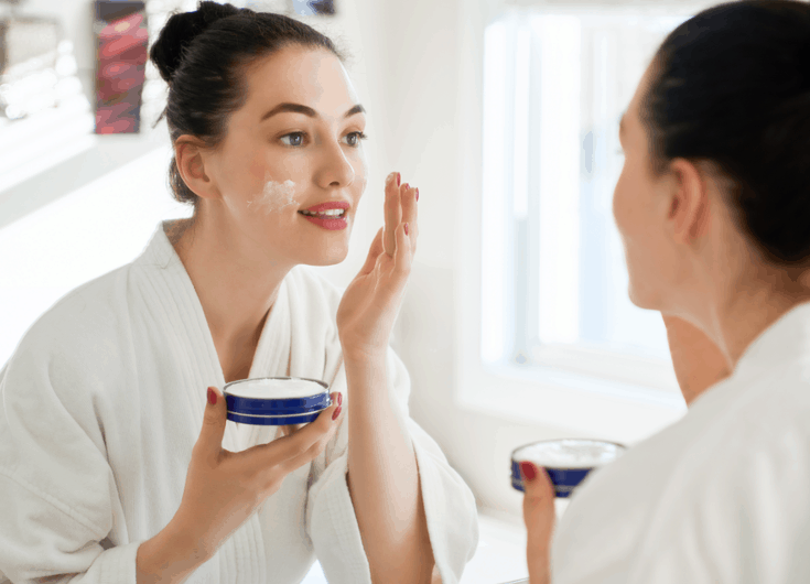 APSkincare-Feature-August-woman-with-mosituriser